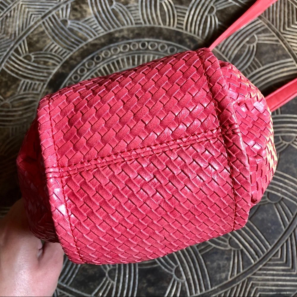 3/$20 JUST MILLIE Woven Pattern Crossbody Bucket Bag Purse Pink
